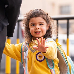 معلومات لأولياء الأمور | دار حضانة الشمس المشرقة - 06 - Feature Cards Pattern